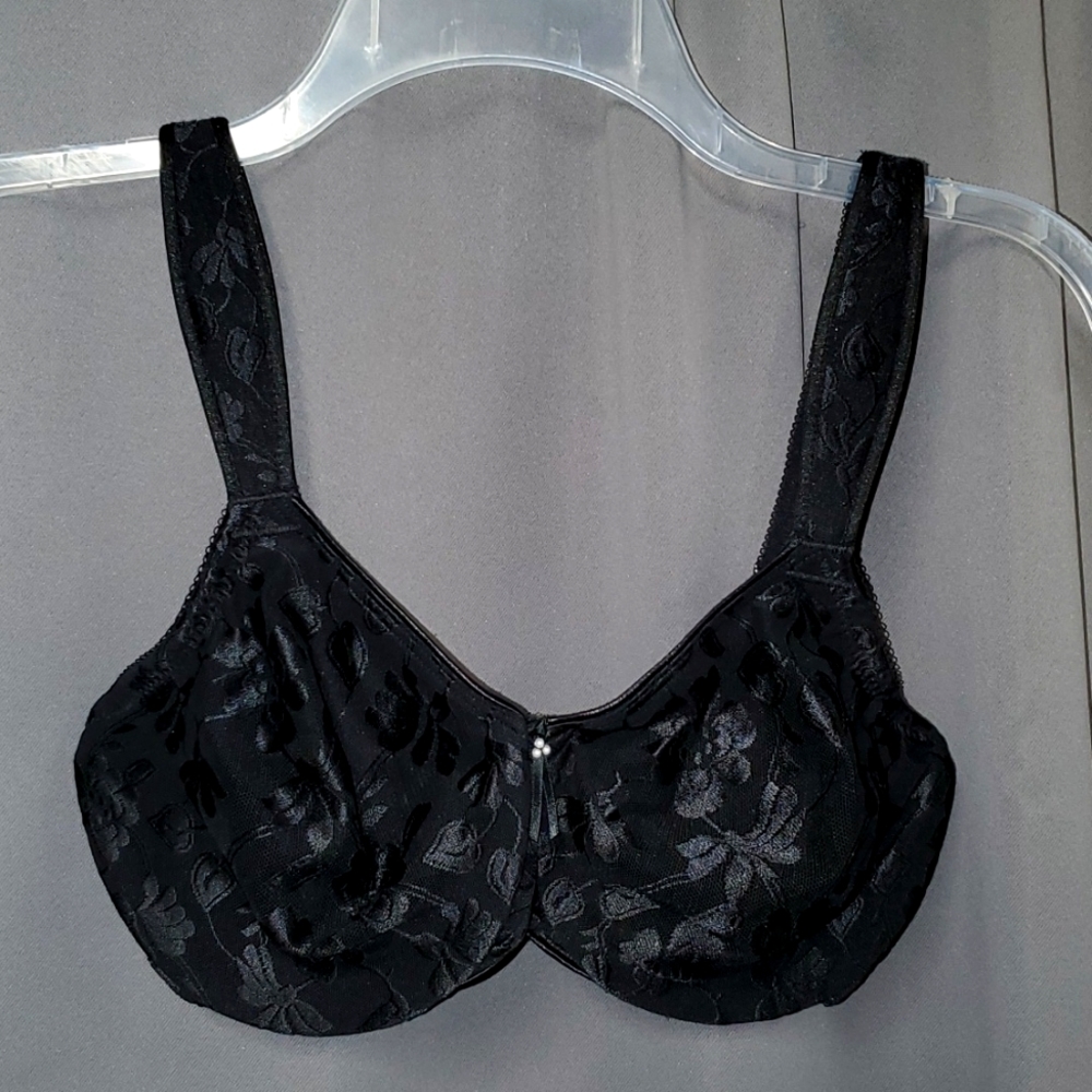 WACOAL 32DD BLACK UNDERWIRE BRA